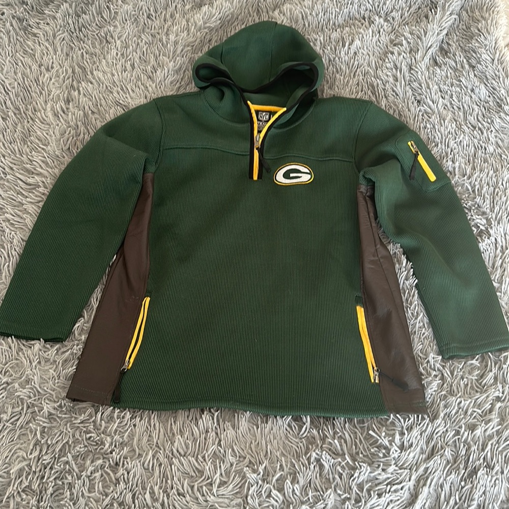 Boys NFL Team Apparel. Green Bay Packers pullover. Size 18/20.
